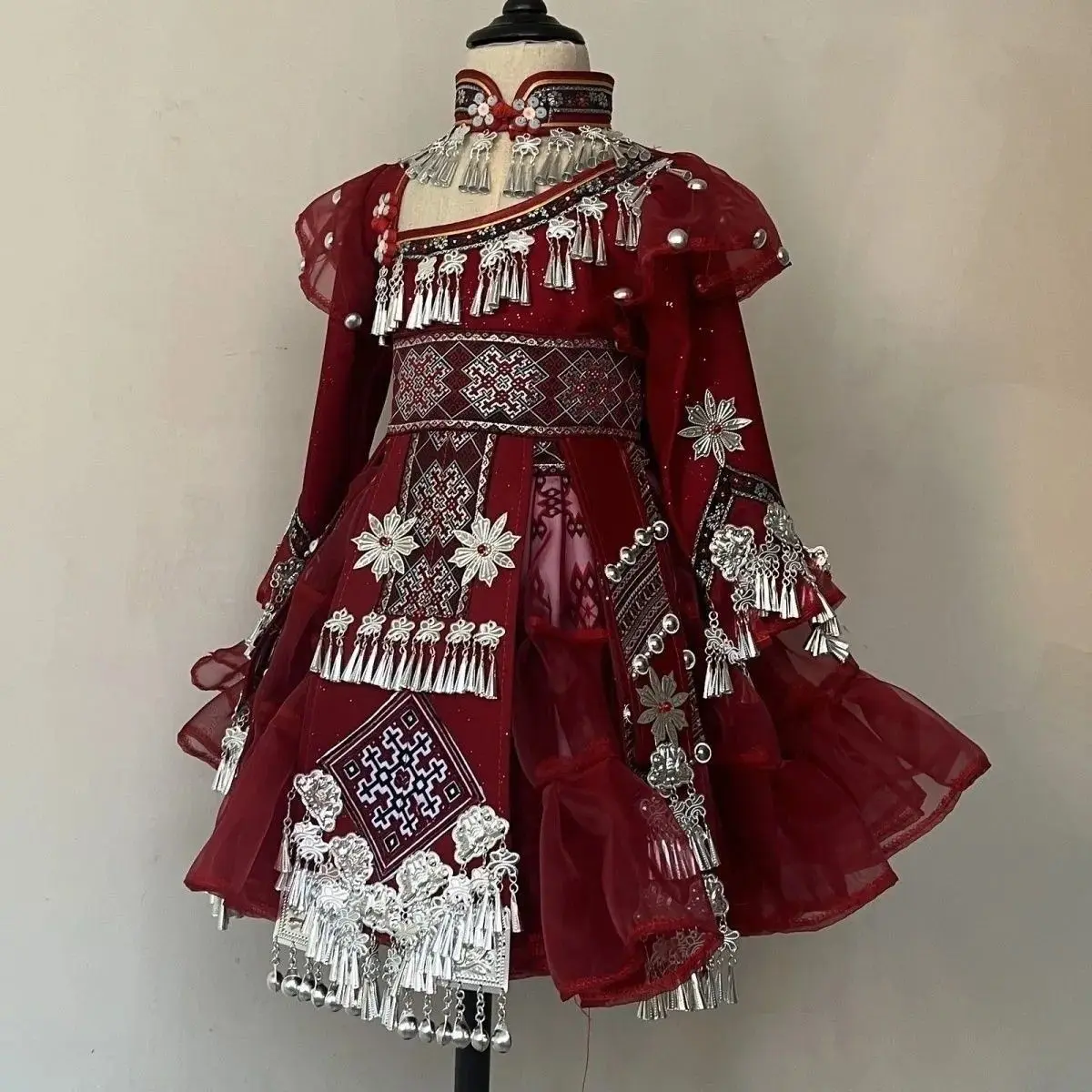 Miaojiang rouge Miao nouveau costume fille vêtements photographie voyage photographie