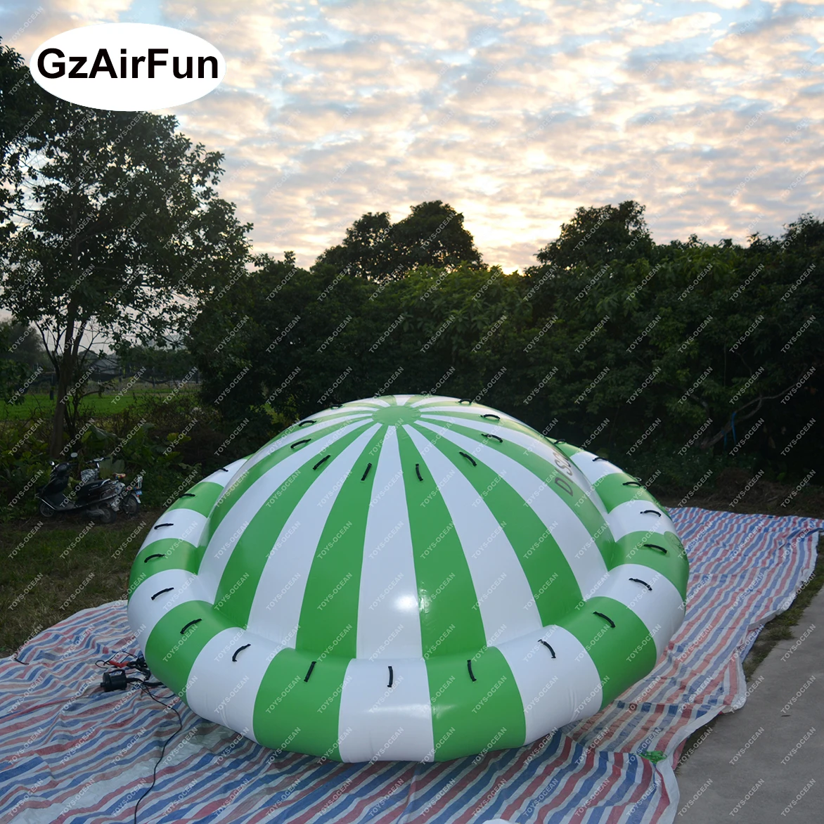 2025 New Crazy UFO Flying Inflatable Disco Boat for Water Sports & Amusement Flying UFO Inspired Design