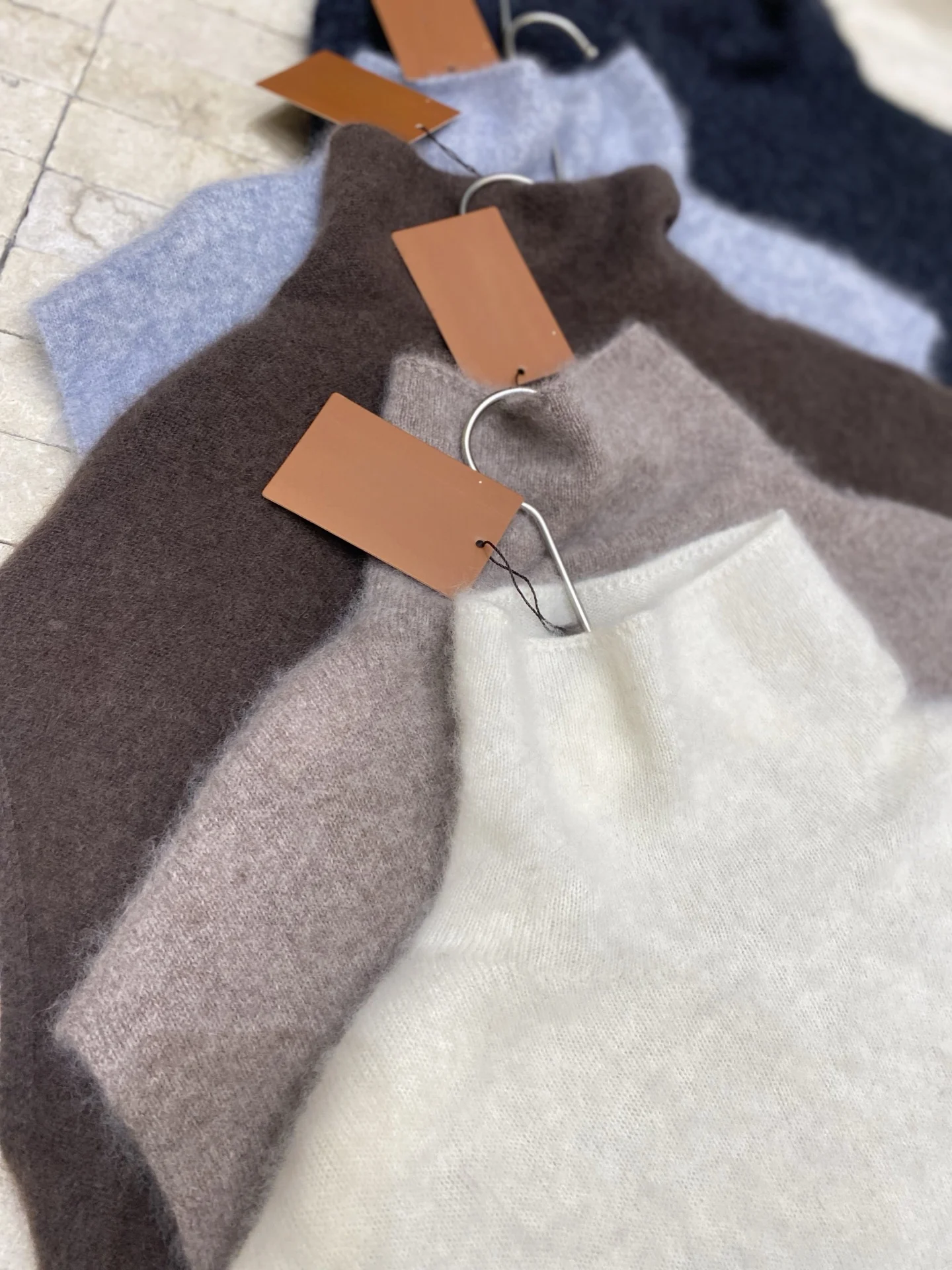 2026 Autumn/Winter New High-Quality Fashionable Casual Solid Color Seamless One-Piece Knitted Sweater For Women