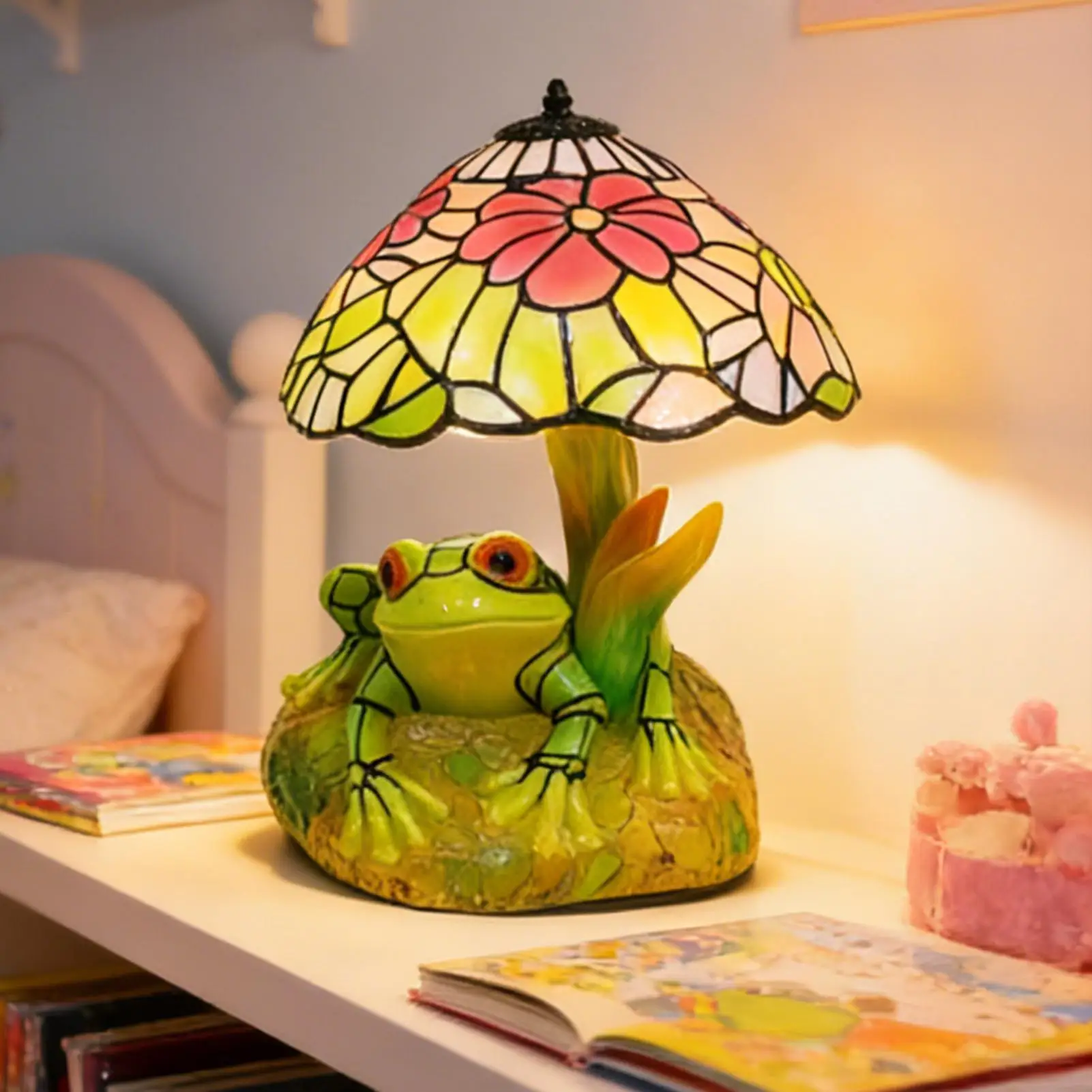

Светодиодная настольная лампа в стиле витраж с изображением лягушки, декоративный светильник для дома, прикроватная лампа для тумбочки, кухни, столовой, офиса, рабочего стола, барной стойки