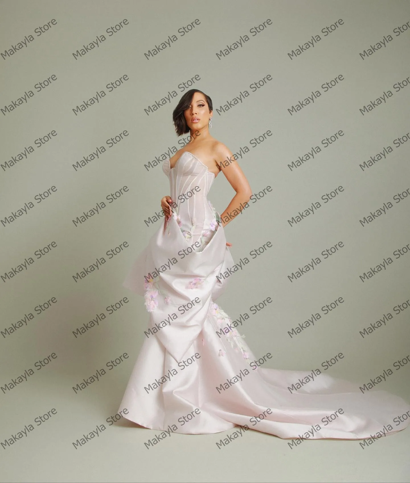 Einzigartige Blumen Satin Abendkleider elegante träger lose Rüschen abgestufte Satin Meerjungfrau Abschluss ball Party kleid plus Größe Festzug Kleider