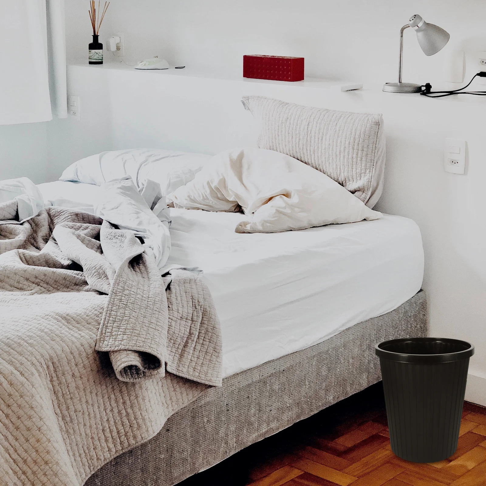 

1Pcs Trash Can Plastic Waste Bin Practical Household Garbage Bin Office Non-Slip Rubbish Storage Organizer