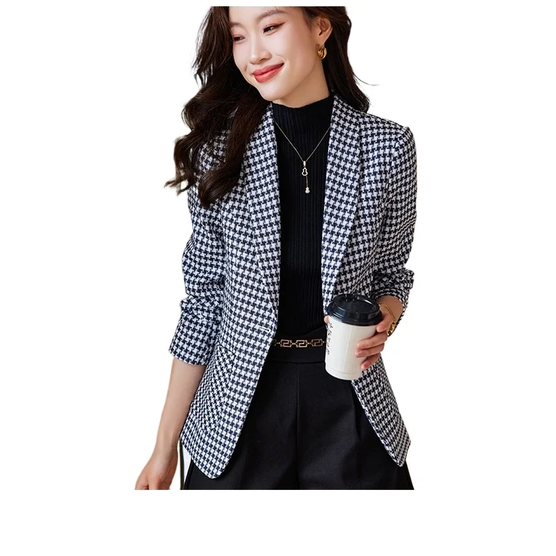 سترة بدلة منقوشة غير رسمية للنساء لربيع وخريف عصري على الطراز الكوري مزخرفة بأزرار عالية الجودة وأكمام كاملة مقاس عادي