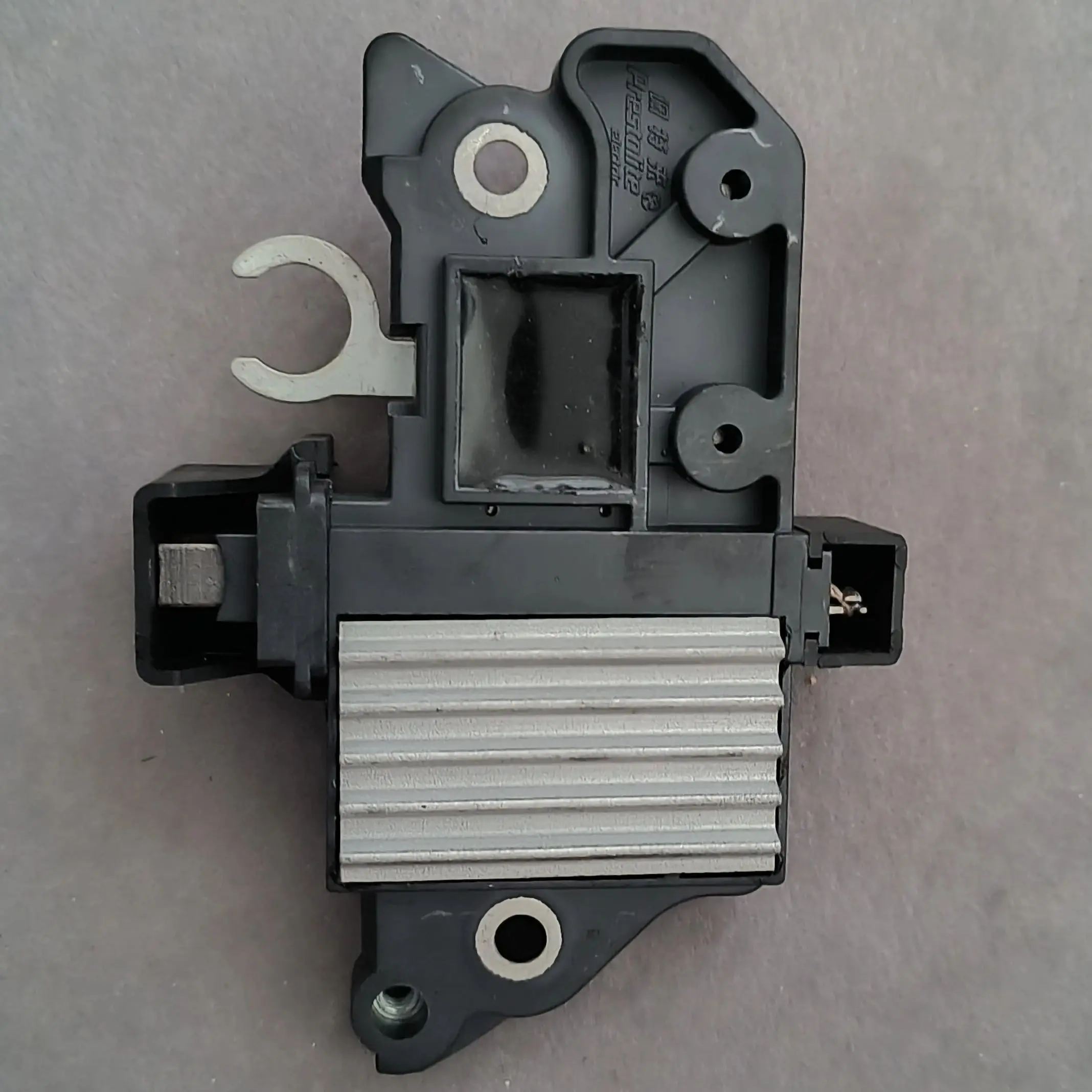 

Генератор AVI147D3002, регулятор генератора AVI168S3002, и модель MF-32