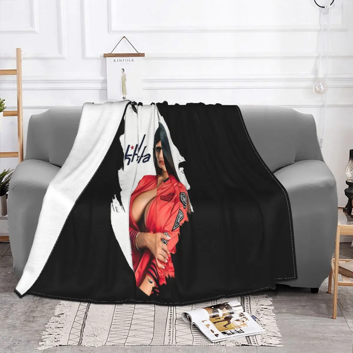 Former Adult Actress Virgin Mia Khalifa Mia Khalifa Black Men S 5Xl Designs Dj Throw Blanket