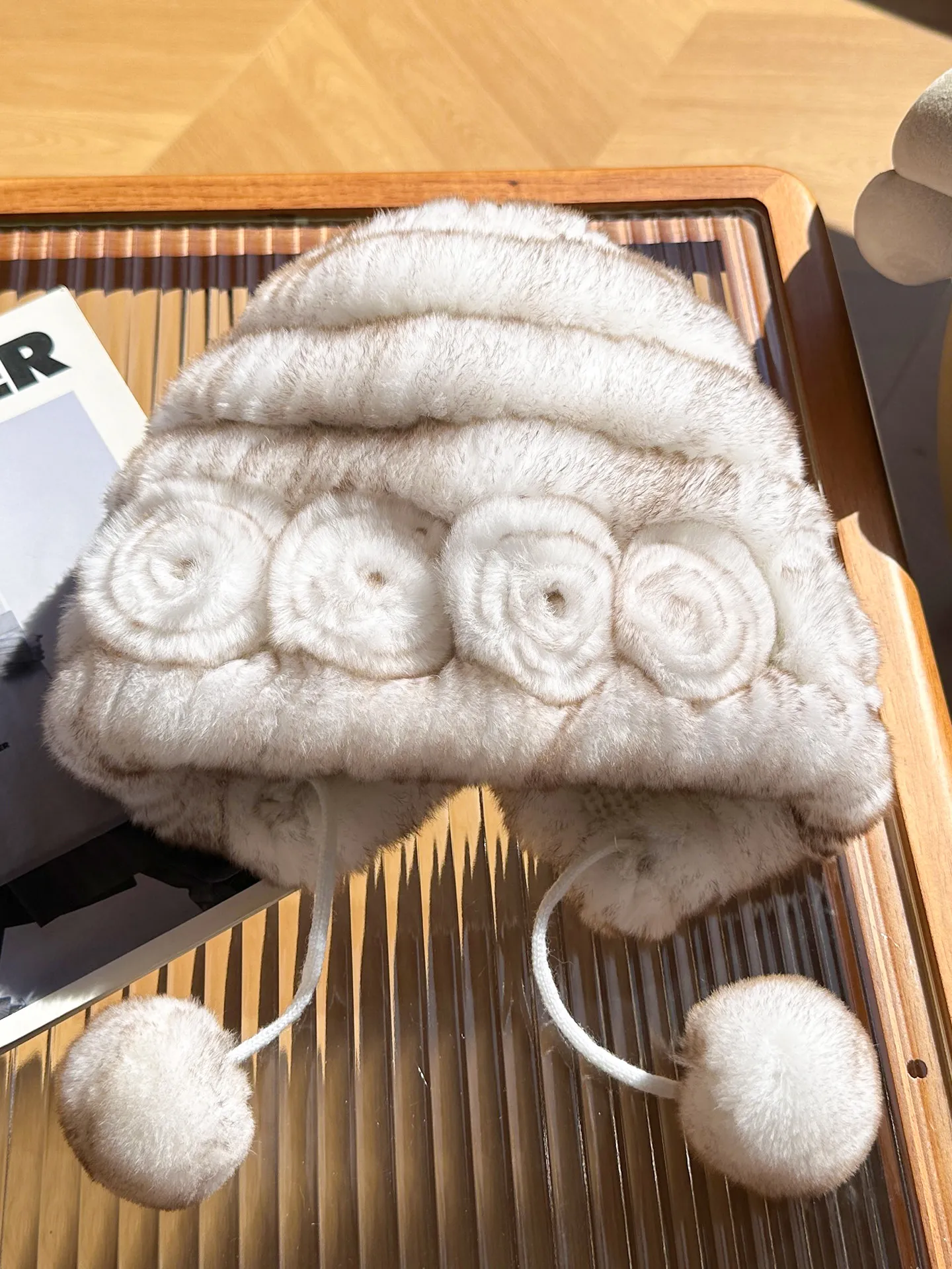 Echte Rex-Kaninchenfell-Mütze mit Blume, Winter-Herbst-Warmmütze, Bommel, flauschiger Ball, Ohrenschutz, niedliche Kopfbedeckung – Detail 22