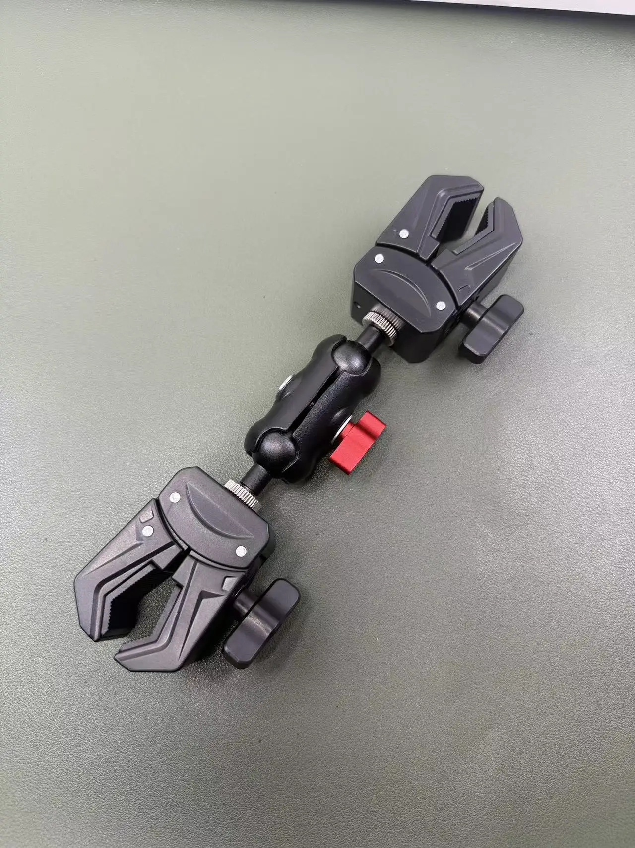 

Universal Large Clamp Metal Desk Stand 360° Rotatable Adjustable Fixed Clamp for round Tube Desktop Support