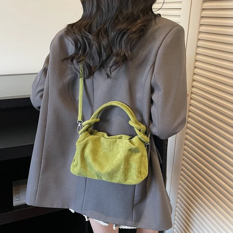 Einfache Umhängetasche aus Wildleder im Retro-Stil für Damen, modische Tragetasche, lässige, bequeme und vielseitige Schultertasche mit Textur, Pendler-Handtasche – Detail 4