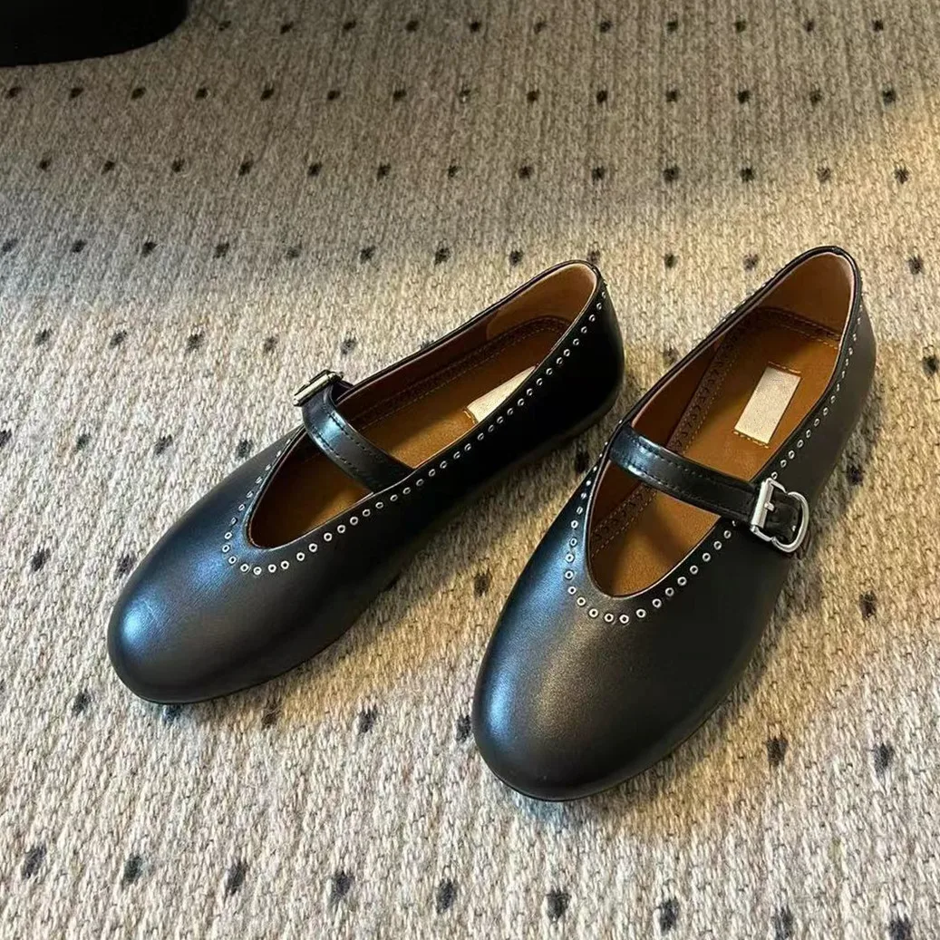 

2026 vintage versatile Mary Jane shoes for women in spring and autumn, new flat bottomed black single button leather shoes trend