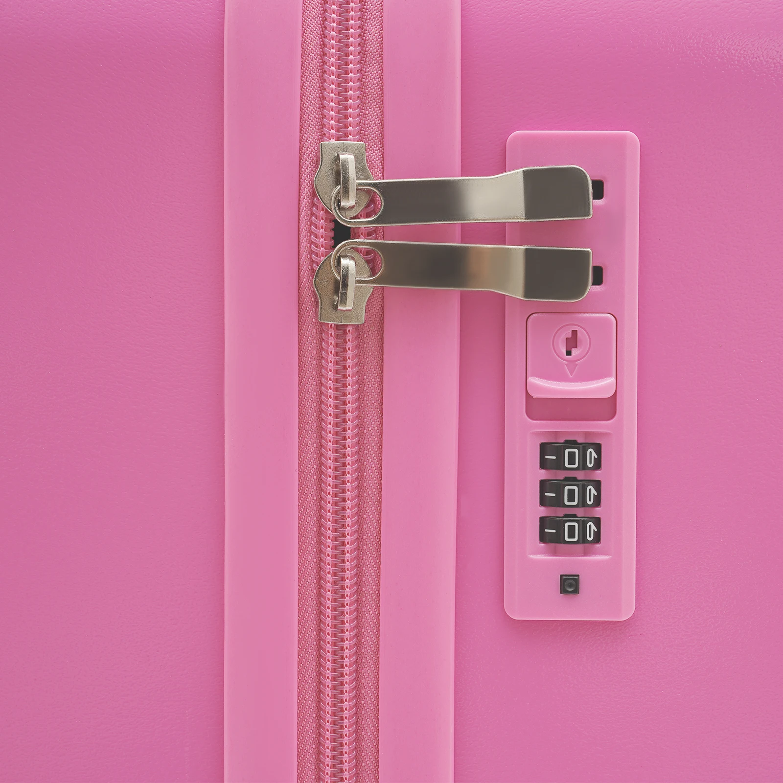 18" 3 - 6 Years Old Kids Ride-On Suitcase with Lock Spacious Storage 3-Layer PVC Structure Adjustable Pull Rod