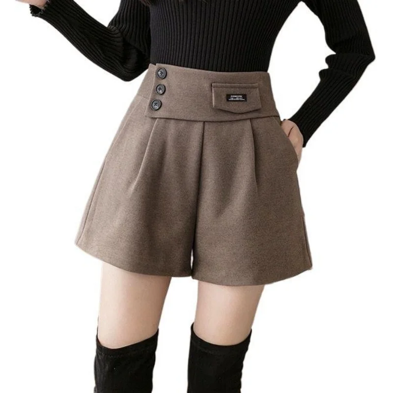 شورت نسائي كوري جديد فضفاض وواسع الساق لخريف وشتاء 2026، شورت صوفي سميك للسيدات بخصر عالٍ وسروال قصير