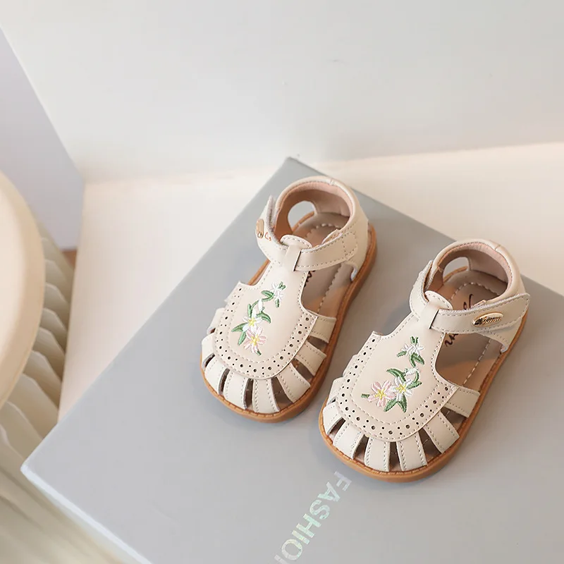 

Children Sandals Girls Fashion Embroidery Cut-outs Princess Sandals Toe Protection Soft Sole Casual Shoes Size 18-30