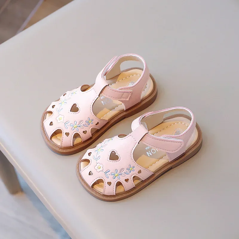 Sweet Little Girl Sandal Summer New Kids Princess Embroidery Flower Flat Sandals Fashion Elegant Children Causal Cut-outs Shoes