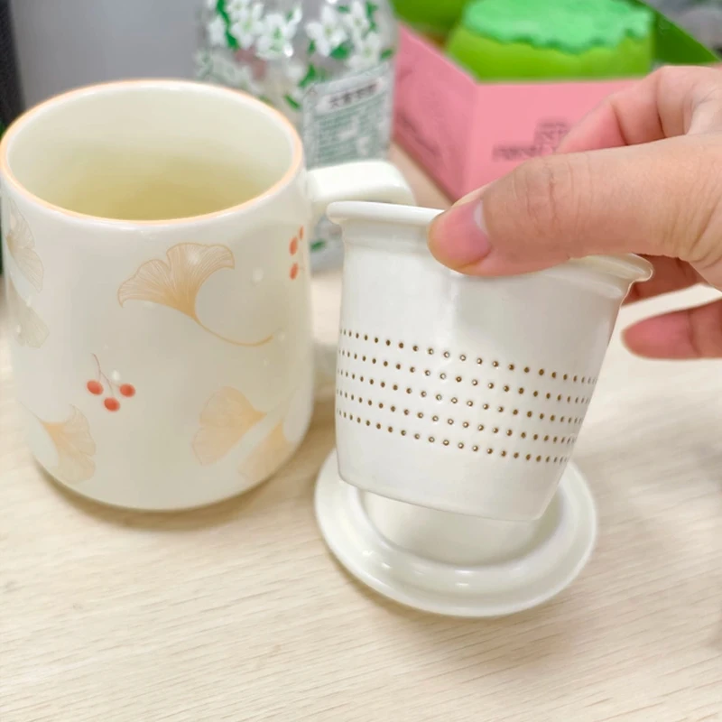 

Chinese Style Tea Filtering and Separation Cups, With Cover Porcelain Personal Mug, Beige Ginkgo Pattern Ceramic Office Cup, 1Pc