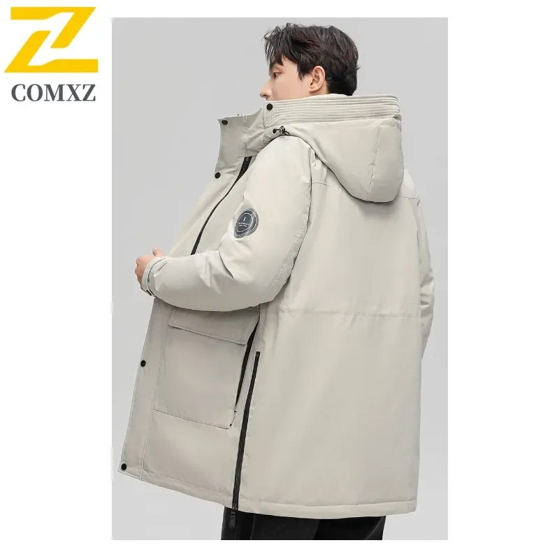 COMXZ 2025 جديد الرجال الشتاء سترة قسط أوزة أسفل معطف مملوء في الهواء الطلق الكورية نمط يندبروف الباردة برهان سترة طويلة أسفل