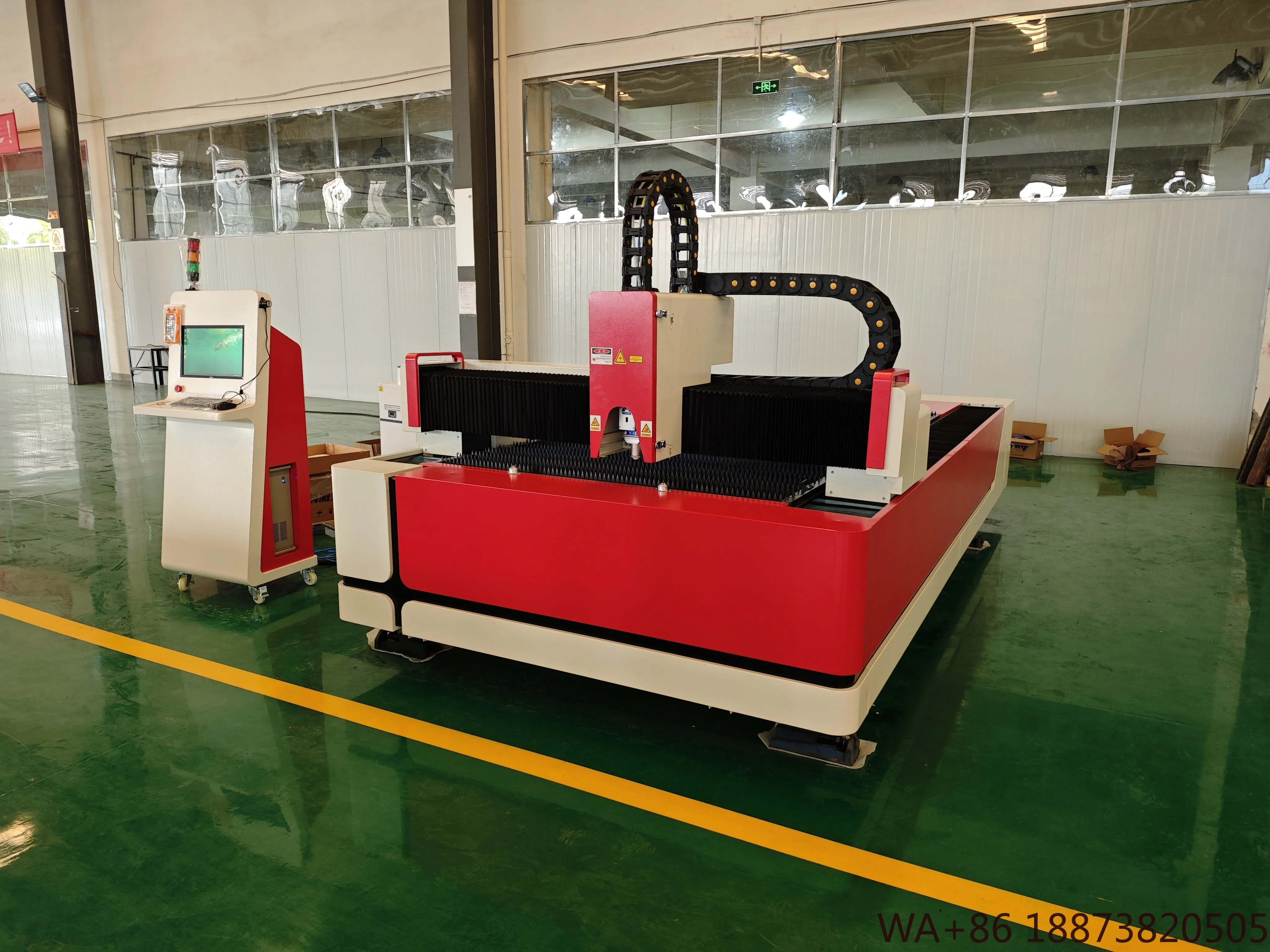 آلة قطع الصفائح المفتوحة بطاولة واحدة DMK 3000 وات مع مصدر Raycus لـ