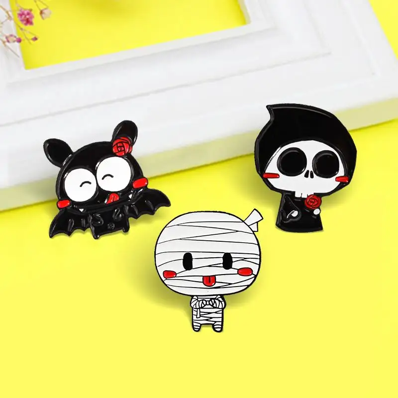 

Happy Halloween Enamel Pins Skeleton Skull Vampire Ghost Lovers Brooches Black White Lapel Badges Jewelry For Friends Brosche