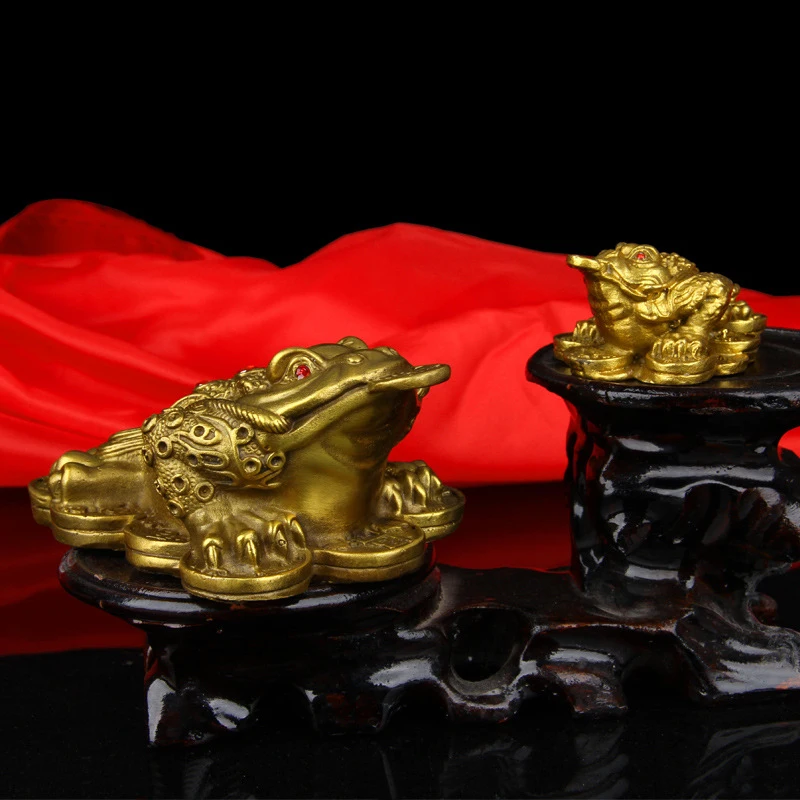 Brass toad ornaments, three-legged in various sizes, seven-star golden toads, home and store decorative crafts