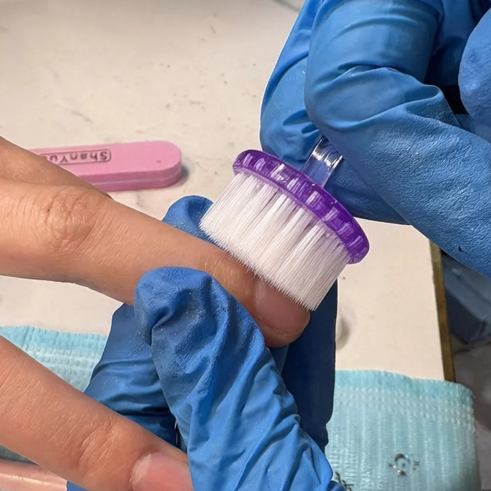 1 Stück Dreifarbiger Nagelring-Pinsel Multifunktionaler Handreinigungspinsel Nagelstaubbürste Tragbarer Maniküre-Reinigungspinsel Kleine Werkzeuge