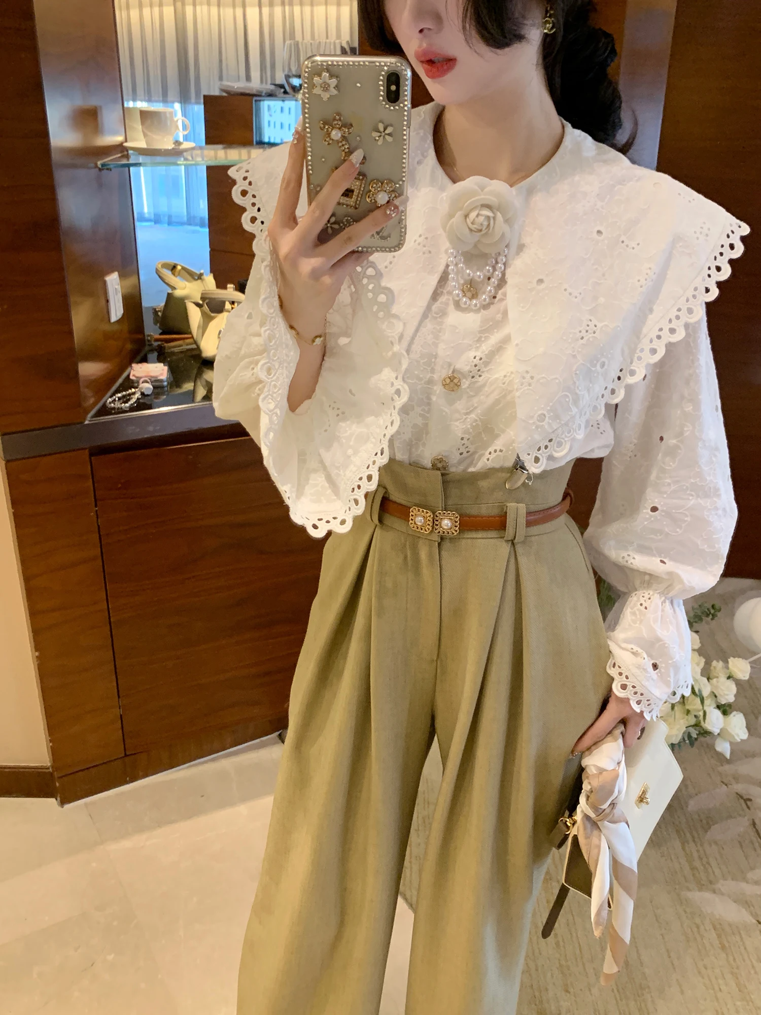 

Eees French Sle Embroidered Hollow out Big Collar irt Aosphere Feeling Spring Summer Cotton Long Sve Women's irt