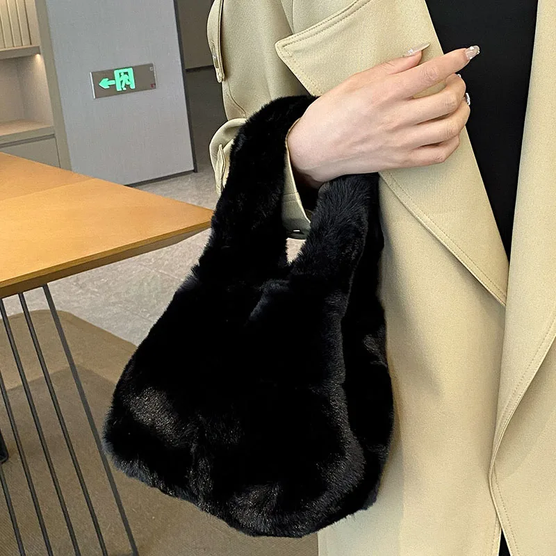 

Fluffy Casual Handbags For Women Winter Stylish Versatile Shoulder Underarm Bag High-end Solid Color Large Capacity Bucket Bags