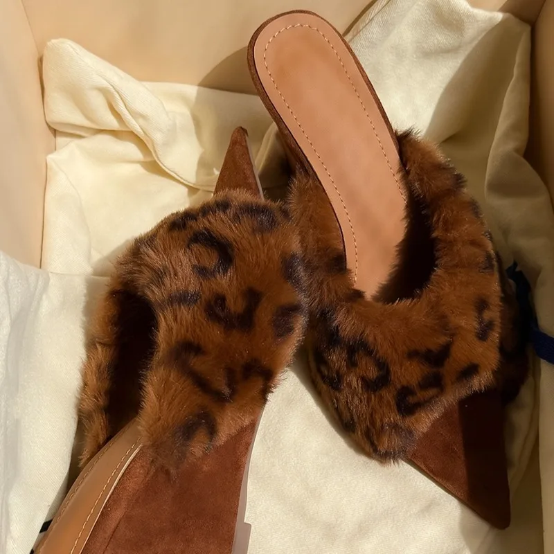 الفرنسية وأشار إسفين النعال ربيع 2026 جديد ريترو الفم الضحلة خفيفة الوزن مقاومة للاهتراء موضة ليوبارد أحذية نسائية