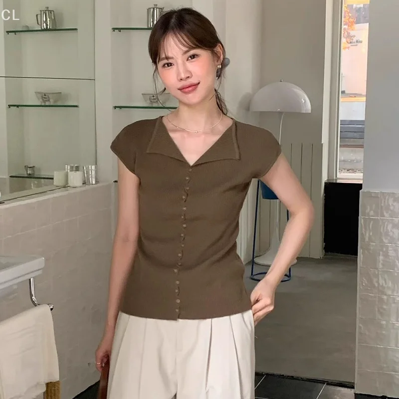 Style japonais coréen loisirs mode couleur unie élastique coupe ajustée décontracté bouton revers tricoté à manches courtes T-Shirt pour les femmes