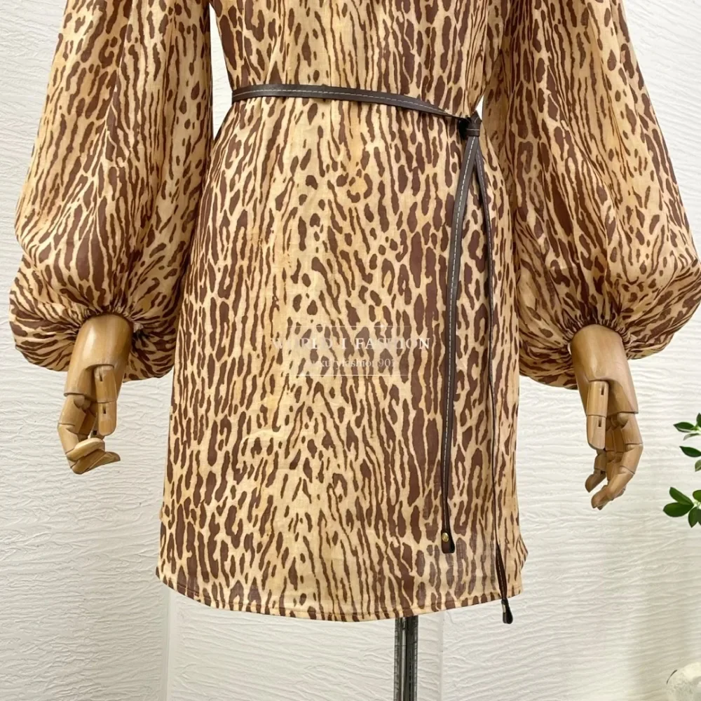 فستان قصير بأكمام طويلة وطبعة الفهد البني 2025