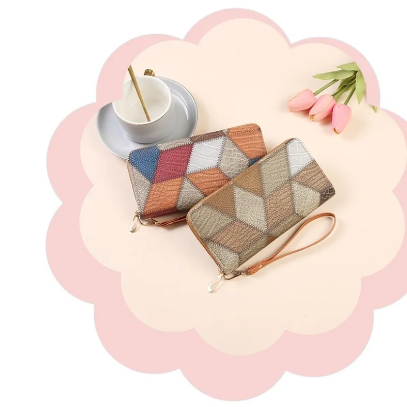 

Color-blocking Vintage Mid-length Wallet with Wristlet Strap - Fashionable & Versatile Women's Purse