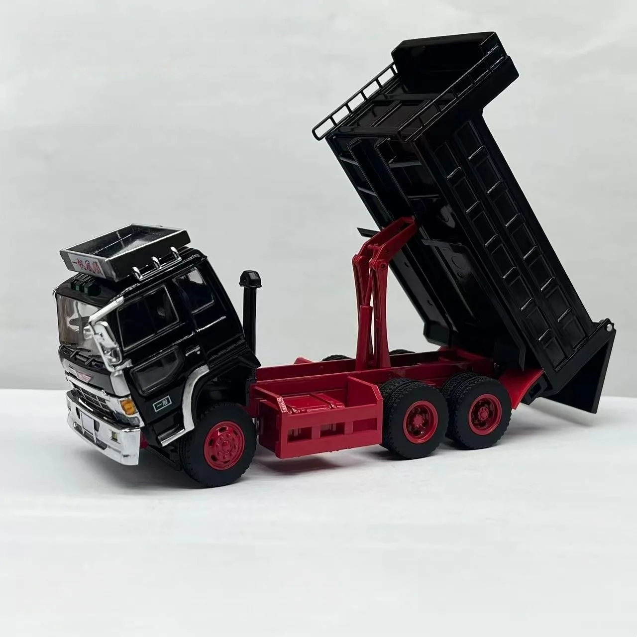 

Предпродажа - модель самосвала DBGT 1:64 Super Dolphin Jumbo из сплава - доставка в январе