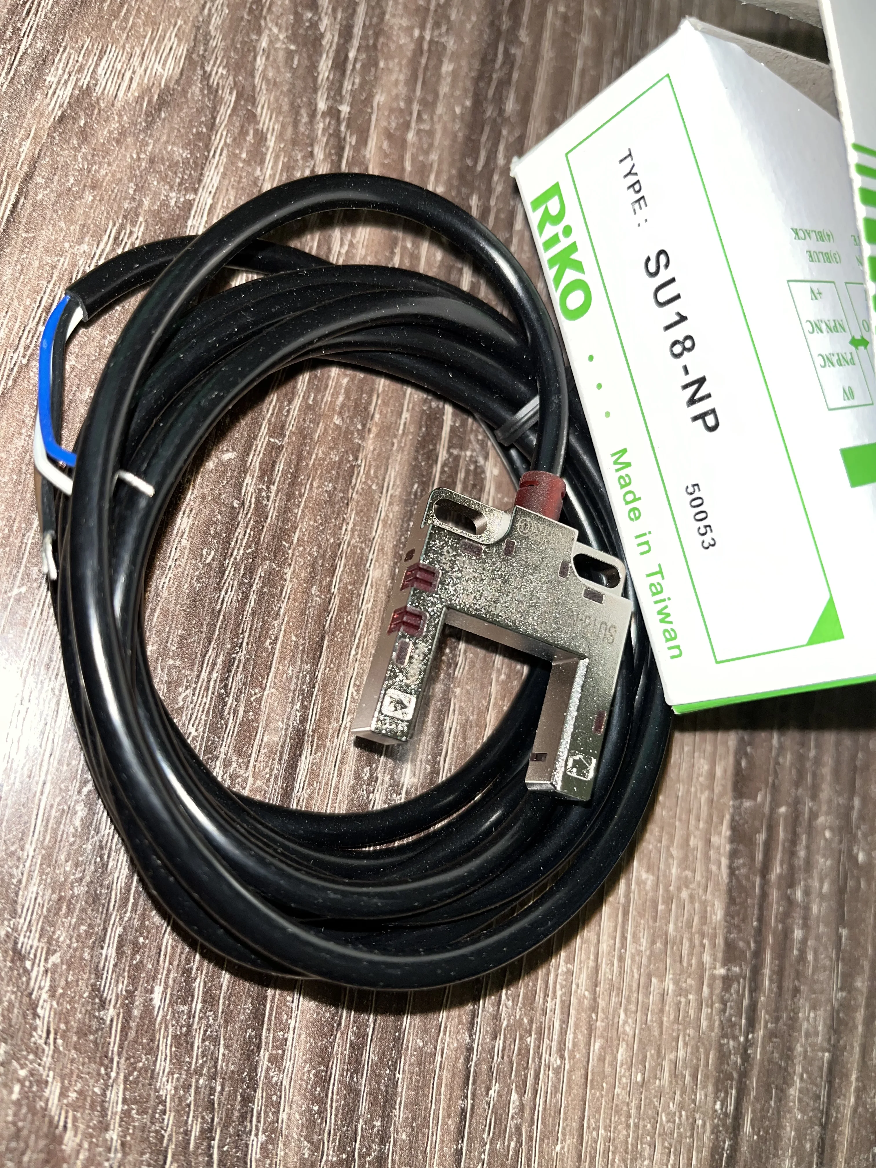 

Original Taiwan LeCroy RIKO SU18-NP replace SU15-NP slot photoelectric sensor U photoelectric switch slot width 15mm