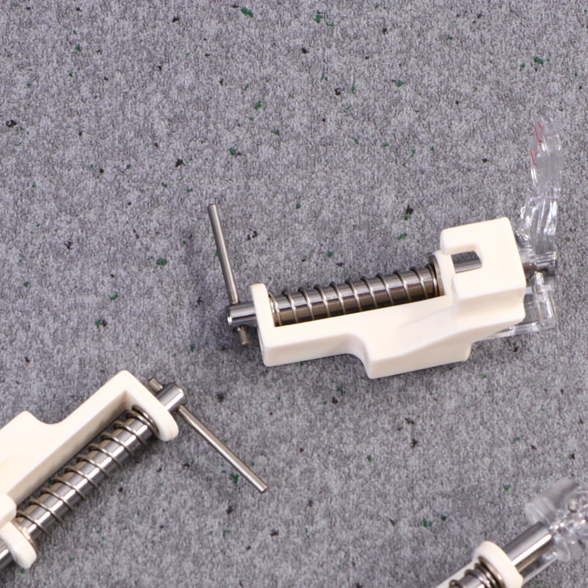 

3 Pcs Sewing Machine Presser Foot Universal Quilting Embroidery Free Motion Spring Plastic Low Shank Fits Brother Singer