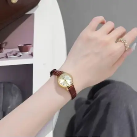 Minimalist Tiny Round Gold Dial Ladies Watch Retro Brown Leather Band Vintage Female Quartz Wrist Watch Office Dress Accessory