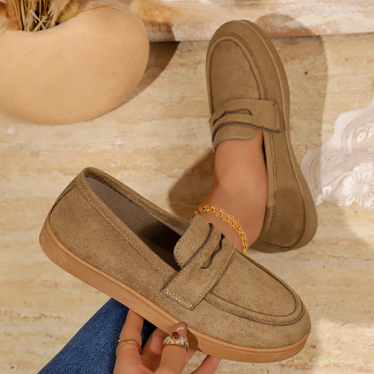 Women's 2026 British Style Solid Color Retro Casual Loafers Spring and Autumn Outdoor Casual Large Size Deep Mouth Low-top Shoes