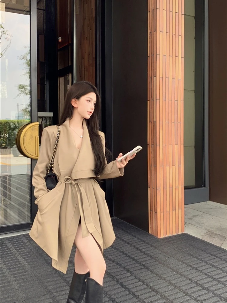الكورية نمط المرأة خندق معطف 2025 الخريف موضة جديدة وشاح الخصر ربط سترة واقية قصيرة أنيقة فضفاضة صورة ظلية الكاكي سترة #5