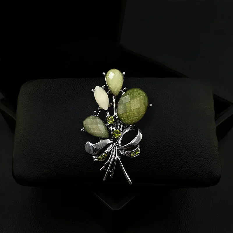 

Elegant Retro Bouquet Flower Brooch Women's Exquisite High-End Suit Neckline Corsage Pin Luxury Clothes Accessories Jewelry 1967