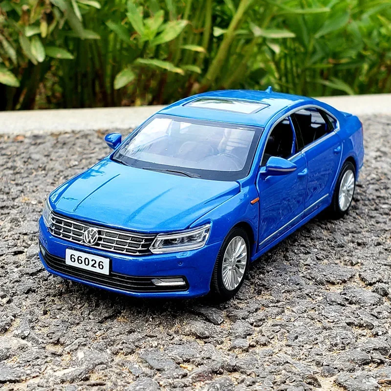 1:32 VOLKSWAGEN Passat High Simulation Diecast Car Metal Alloy Model Car VW toys for Kids collection gifts F148