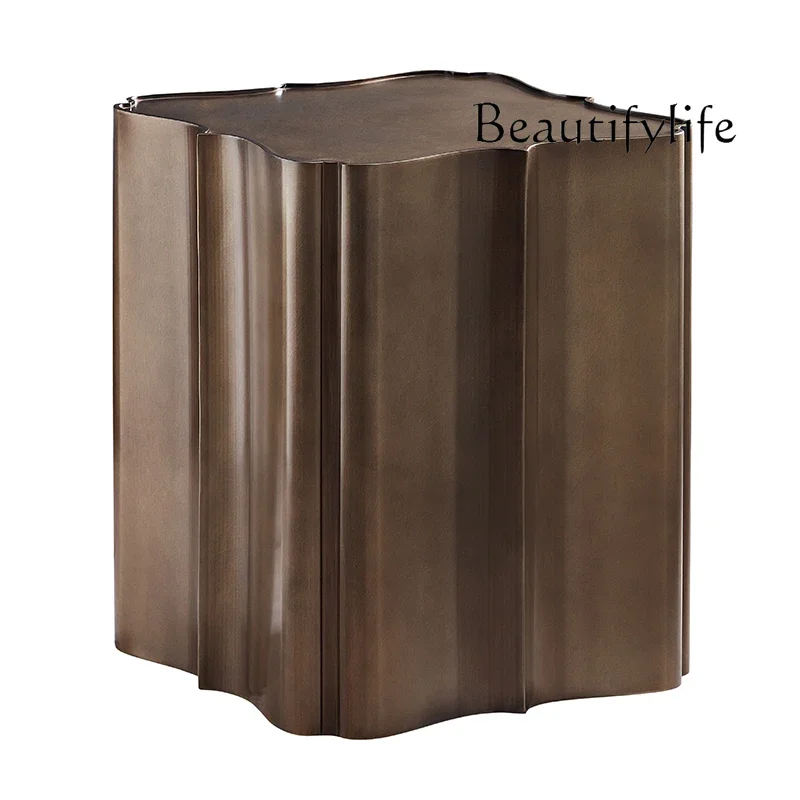 

Postmodern light luxury edge few neoclassical creative sofa side table Italian minimalist antique metal corner few