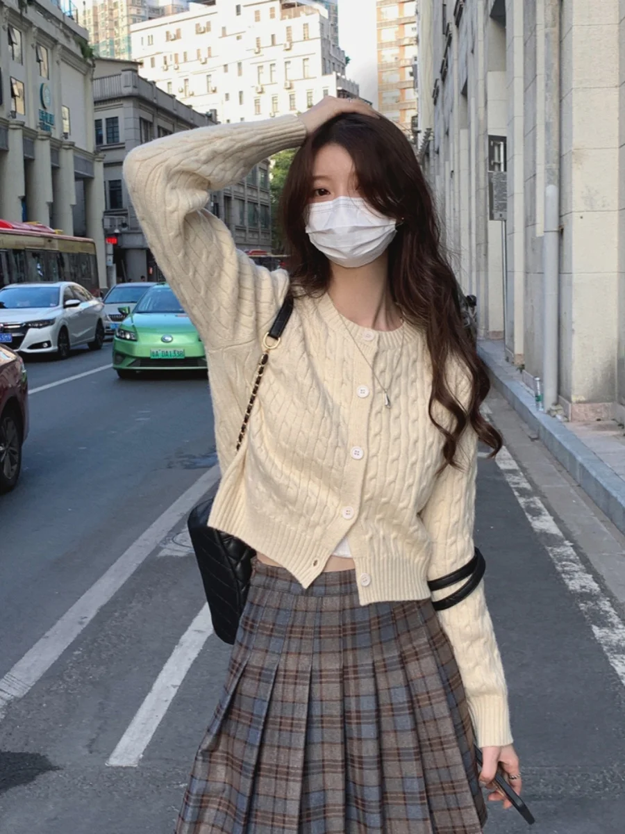 Women\'s Short Knitted Sweater Cardigan Autumn Winter Inner Wear College Style Grey Red Twist Knit Top Button up Korean Style