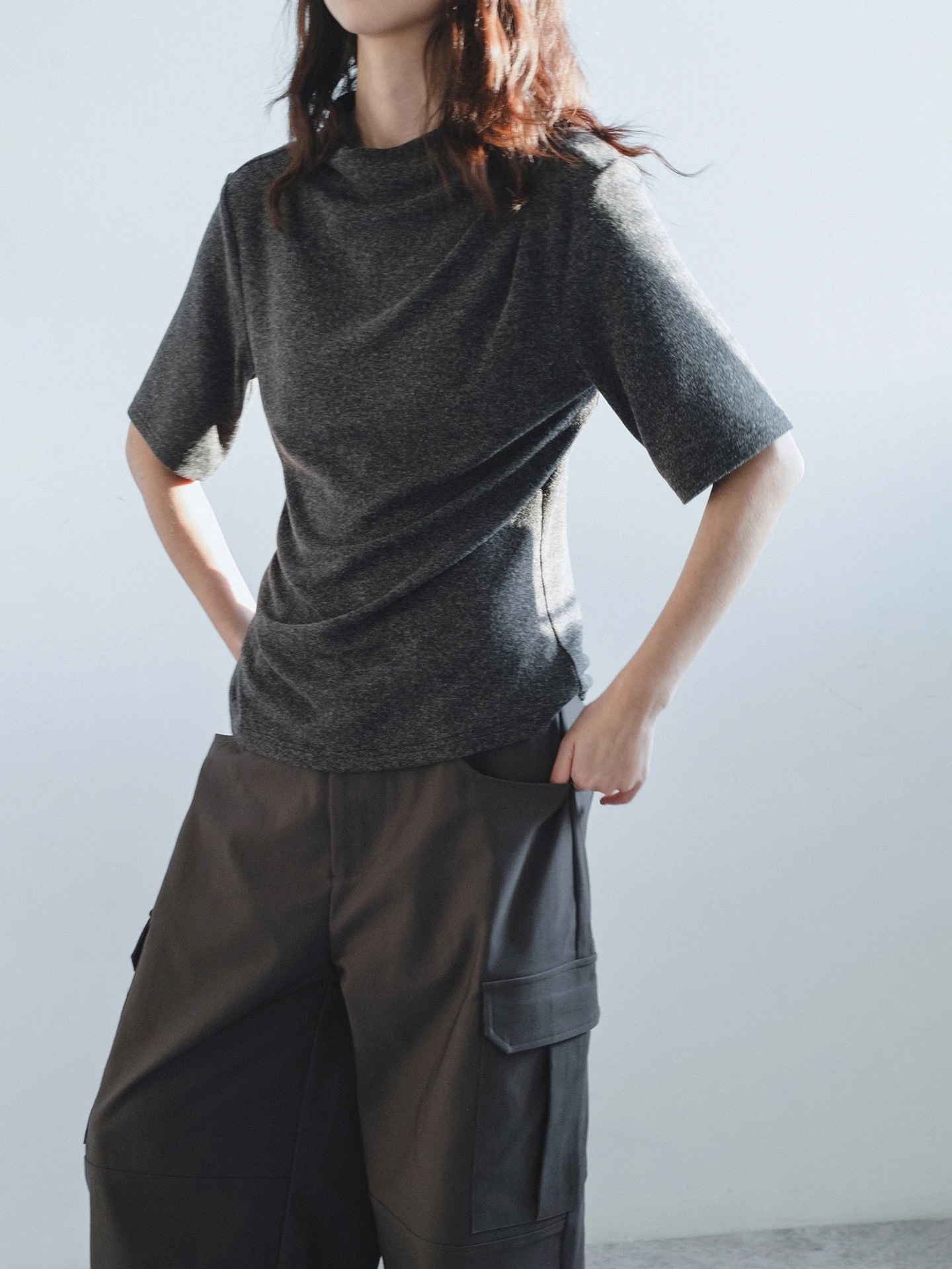 

Женская свободная футболка без рукавов Starry Grey Slim Folded с полувысоким воротником и скрытым декоративным элементом, летний повседневный стиль