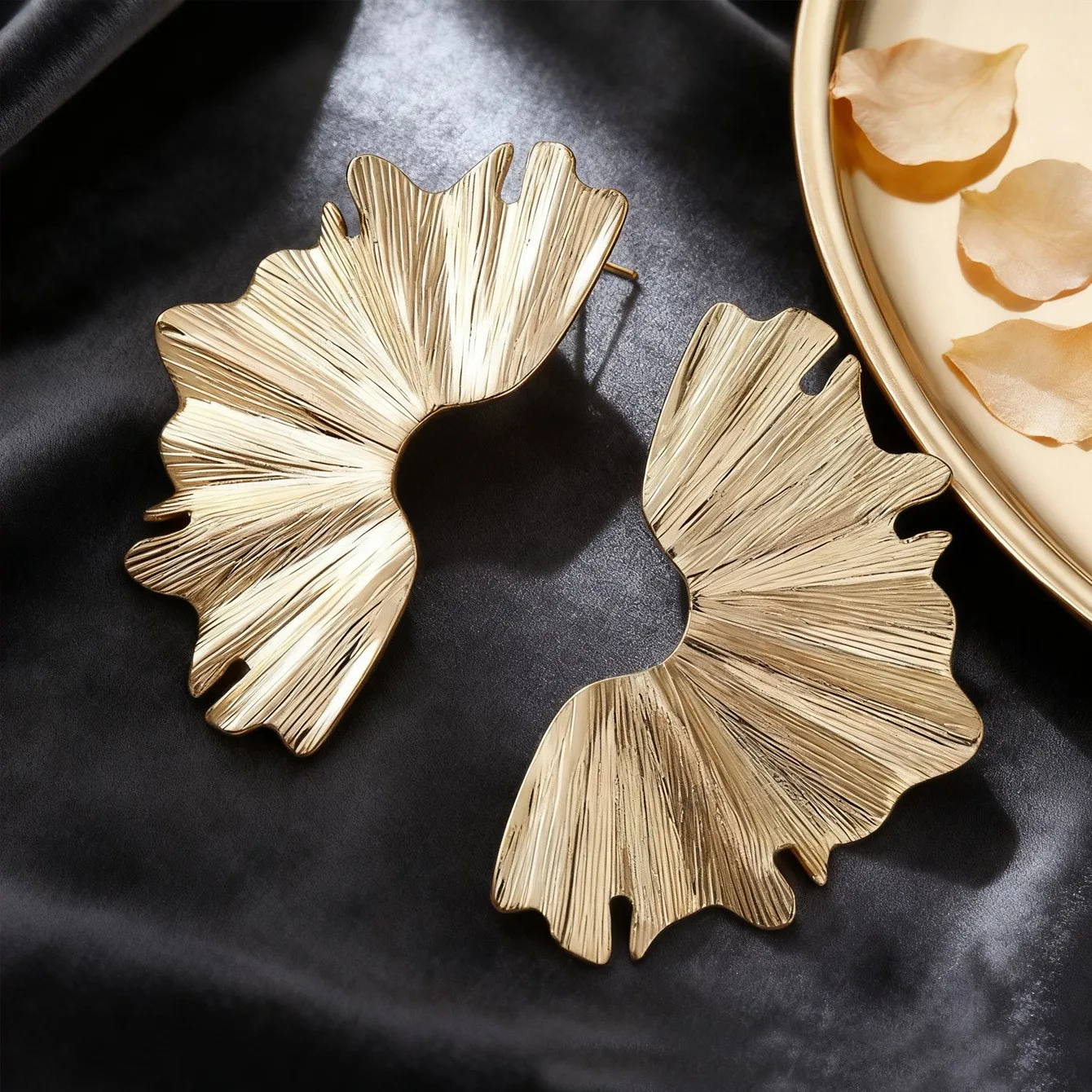 Fashionable and Creative Metal Leaf Pleated Semi-Circular Irregular Wave Earrings, Elegant Three-Dimensional Large Flower Earrings