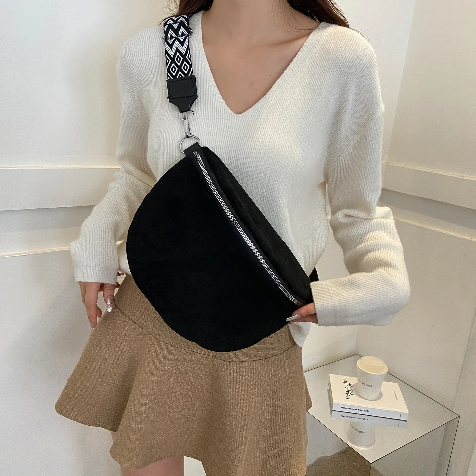 Women Chest Bag Half Moon Crossbody Bag Fashion Waist Bag Sling Belt Bag Chest Pack Purse Shopper Bag Brand Luxury Shoulder Bag