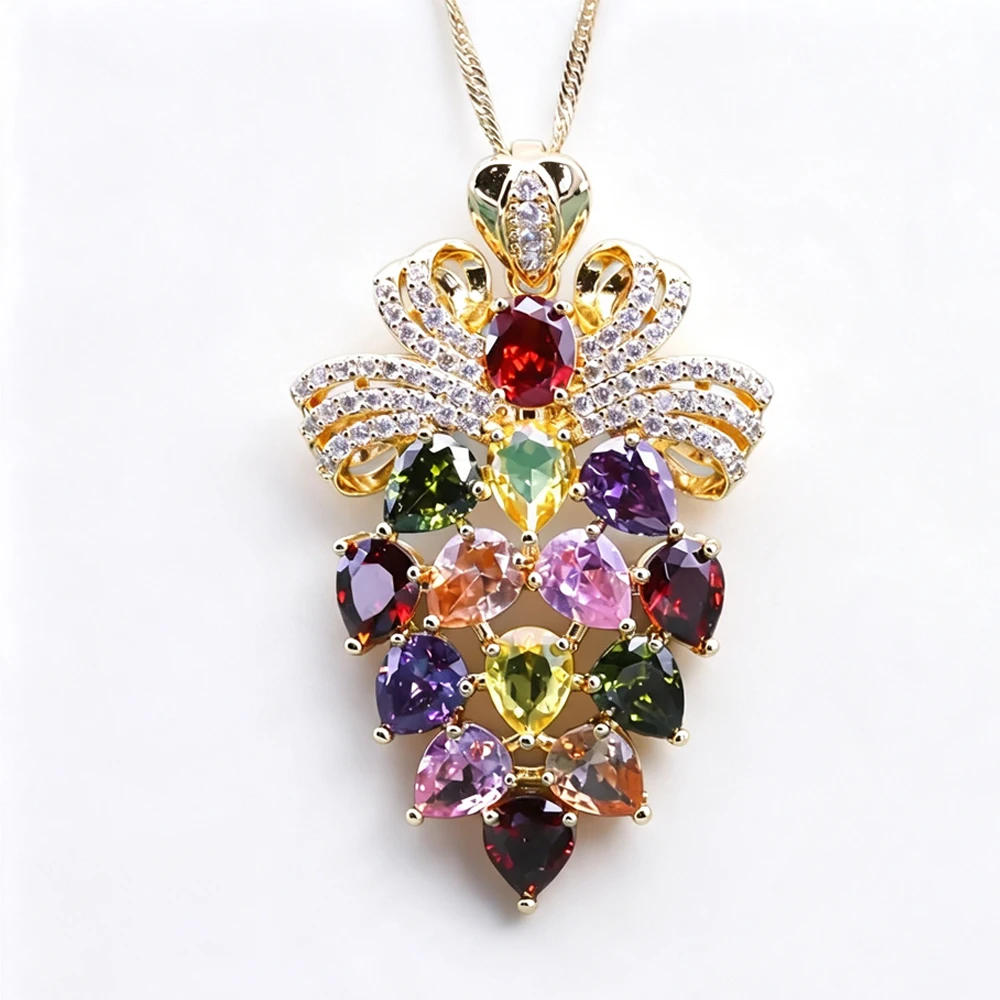 Luxury Delicate Grape Shaped Color Cubic Zircon Necklace Pendant Clavicle Chain Elegant Sparkling Jewelry Birthday Wedding Gifts