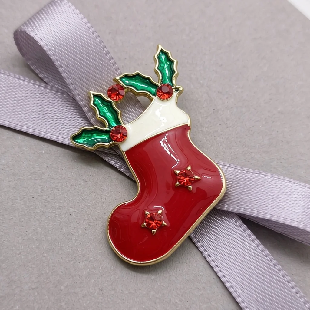 2026 Elegant Women's Suit Pins, Silk Clips, Stylish Brooches, Simple Accessories, Versatile Shoe Metal Badges, Personalized Anti-Exposure Brooches, Christmas Holiday Hidden Clasps, Anti-Exposure Gadgets, Niche Ins Style, Commuter Metal Buckles, Decorative Buckles, Wedding Guest Brooches, Pins
