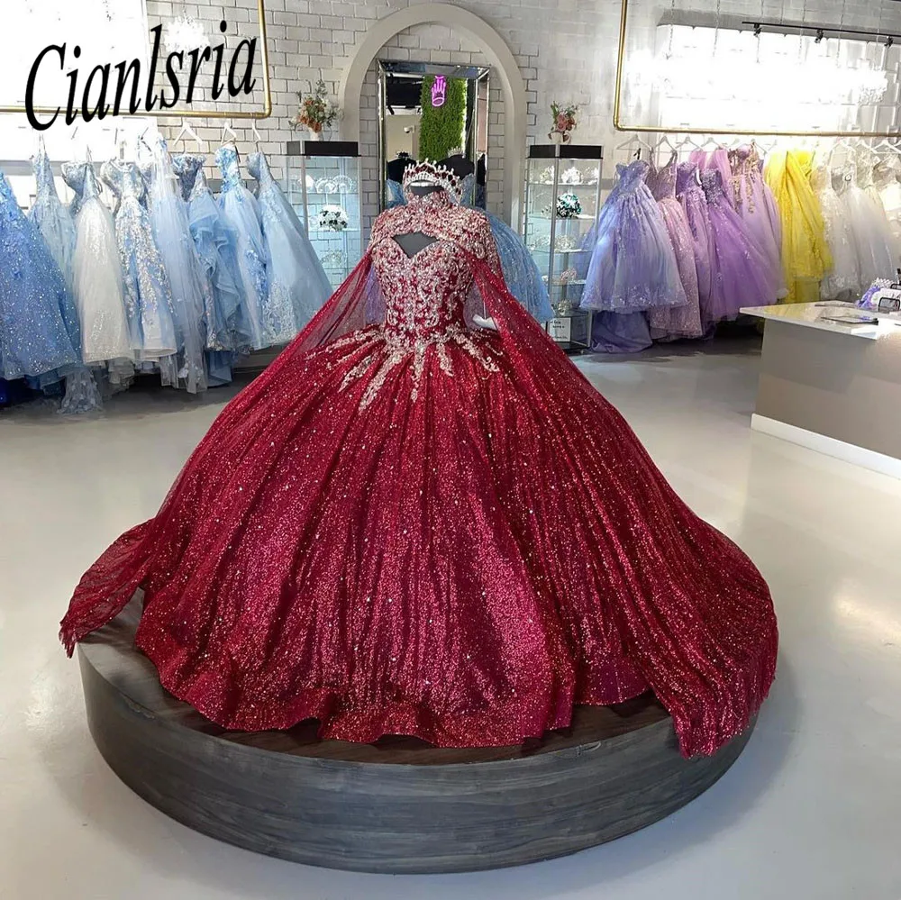 Gaun Quinceanera Merah dengan Gaun Jubah Bola Gaun Pesta Manis Putri Manik-manik Renda Sweetheart 16 Gaun Tulle Berenda Tanpa Punggung