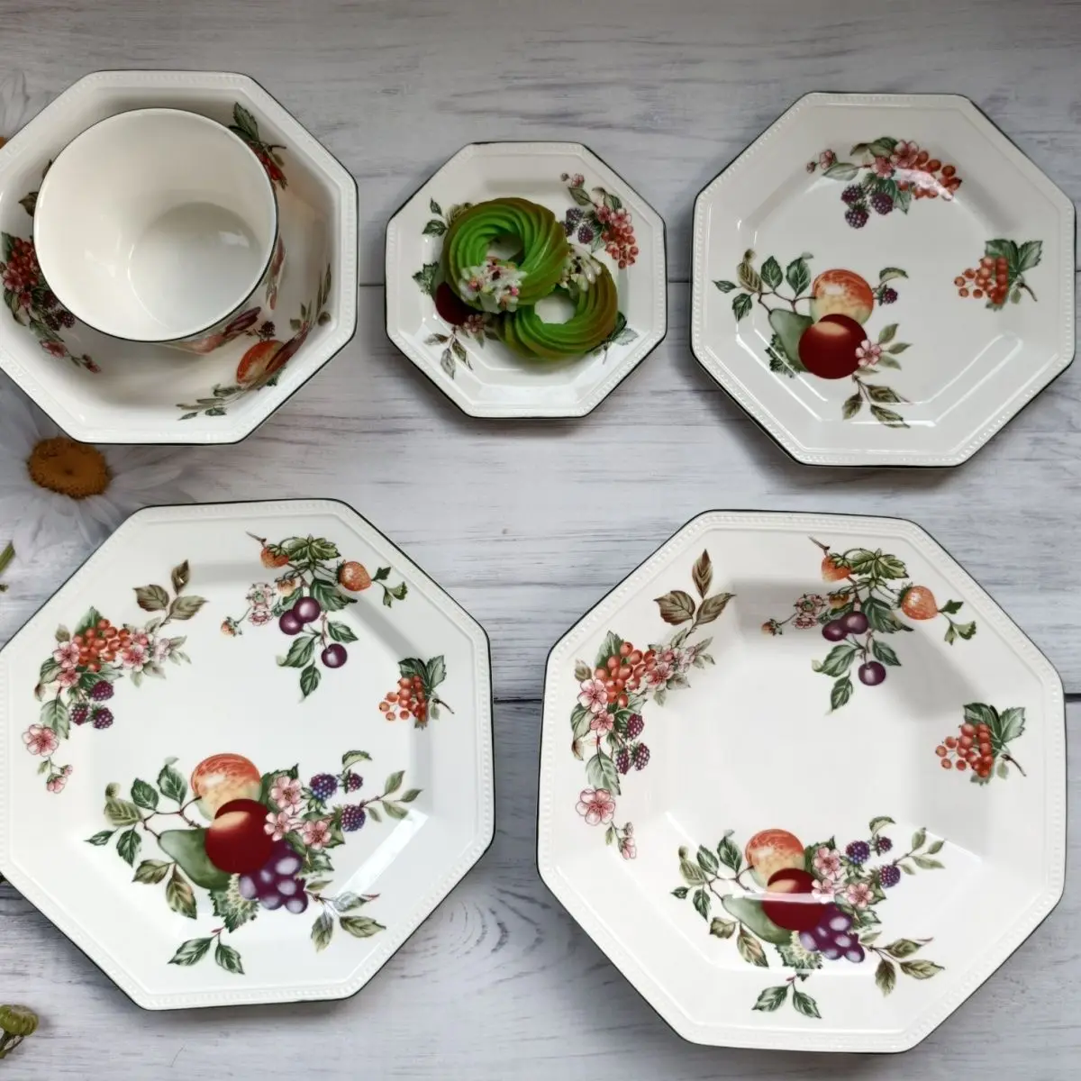 Hand painted green side , fruit pulp, dinner , flat , afternoon tea, coffee cup plate, rice bowl