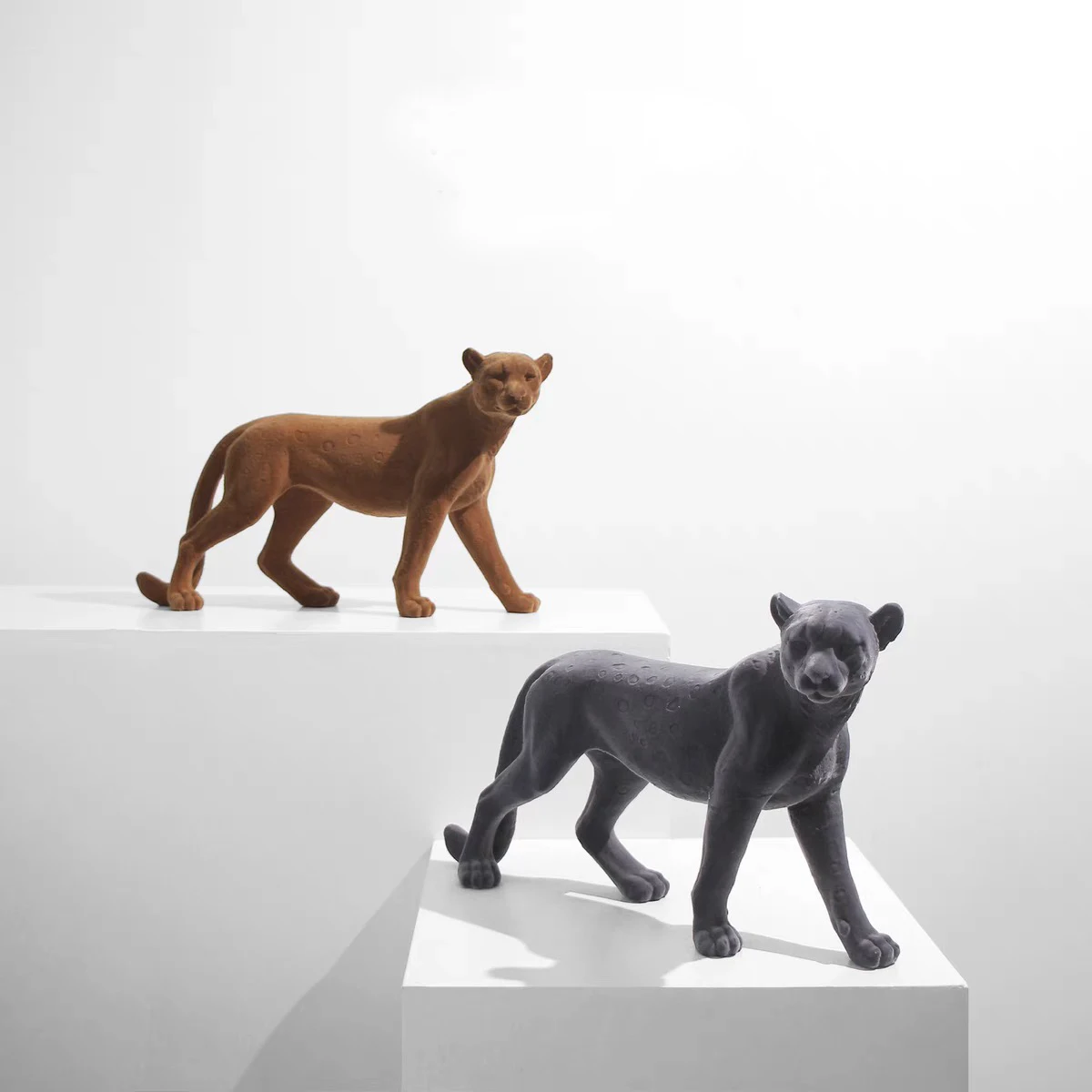 Modern Creative Flocking Animal Leopard Ornament Pieces Simple Resin Home Decoration Room Hotel Party Decoration Original Design