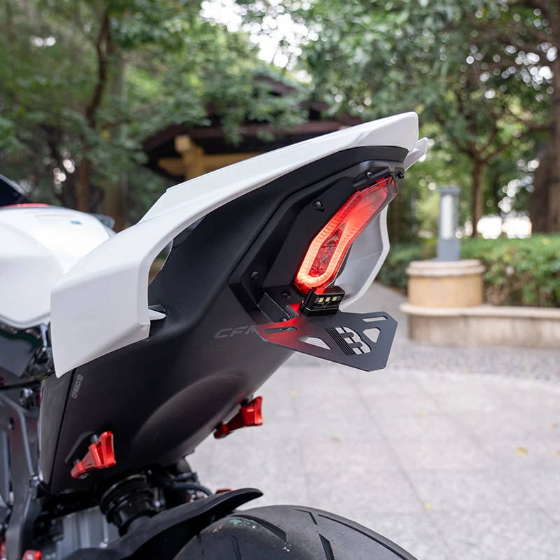 Kit coda per moto con luce a LED per CFMOTO 675SR/SS 675NK Coprisedile posteriore in plastica ABS Pillion Coprisedile per moto