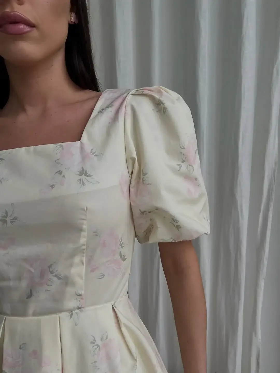 Femmes imprimé fleuri dos découpe à lacets robe Chic à manches courtes col carré a-ligne Mini robes 2026 dame décontracté trajet tenue