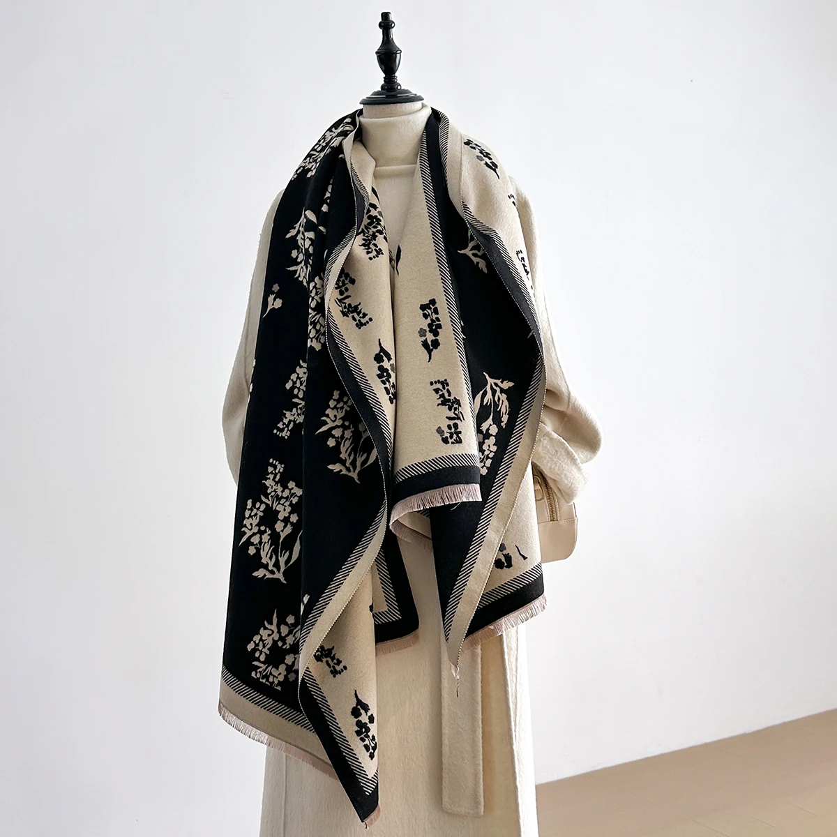 

2025 зимний новый роскошный двусторонний шарф из искусственного кашемира, женский уличный теплый толстый платок с цветочным принтом, мягкий шейный платок-глушитель